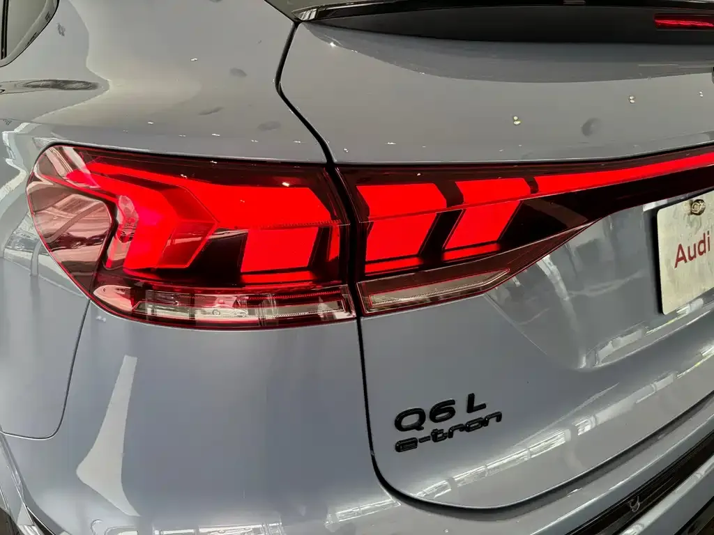 Audi Q6L Sportback e-tron — фото 4