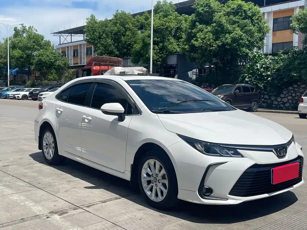 Toyota Corolla — фото 9