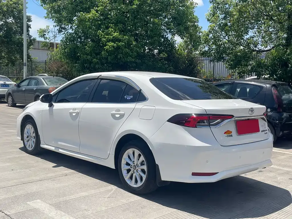 Toyota Corolla — фото 10
