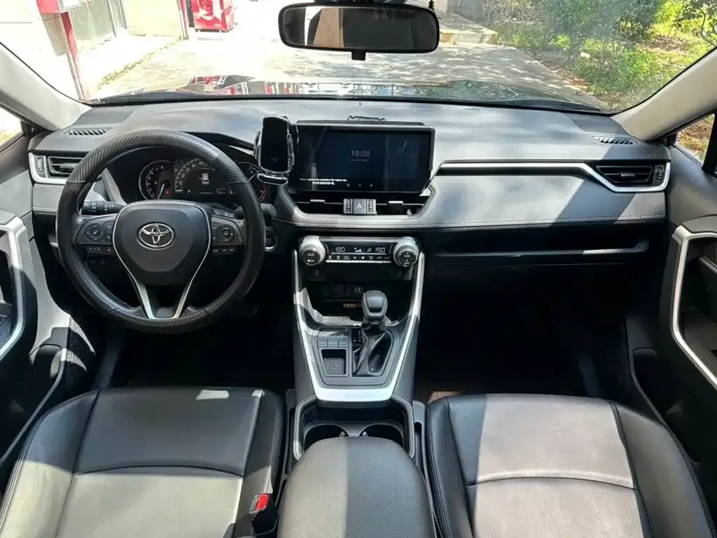 Toyota RAV4 — фото 4