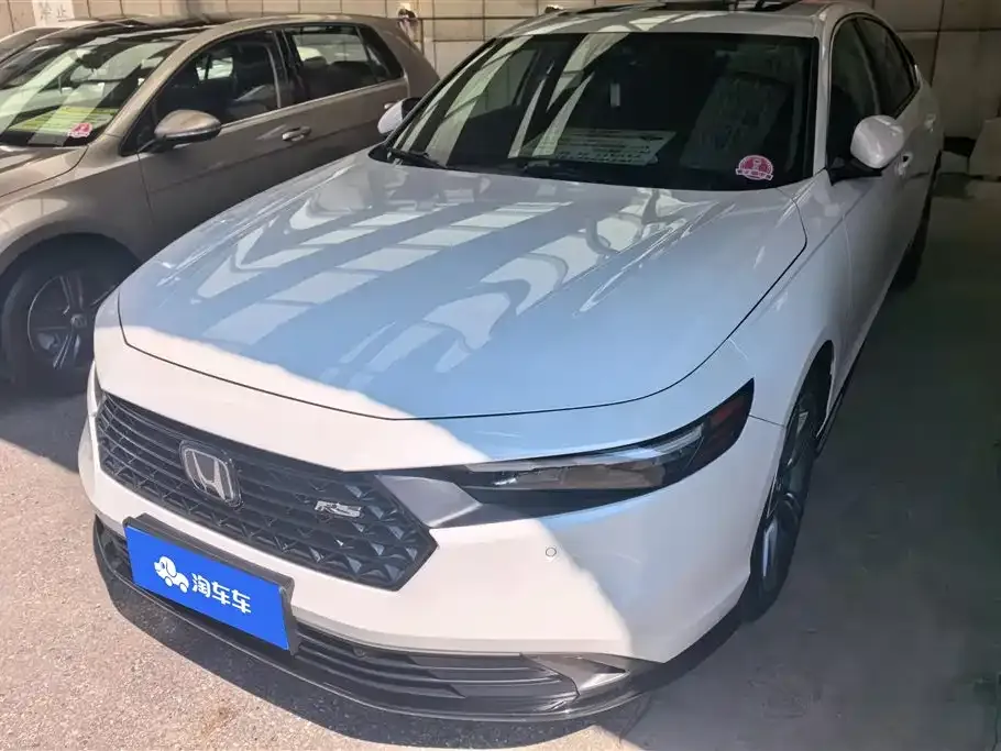 Honda Accord — фото 1