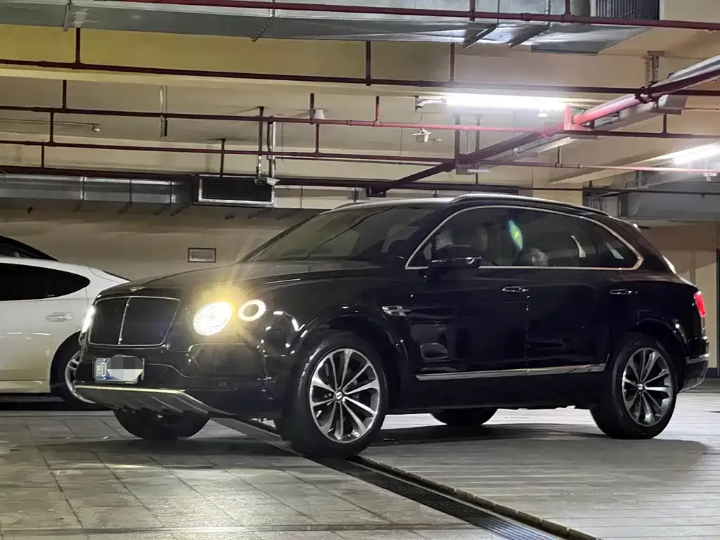 Bentley Bentayga — фото 1