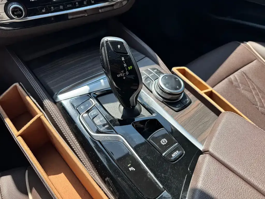 BMW 5 Series — фото 10