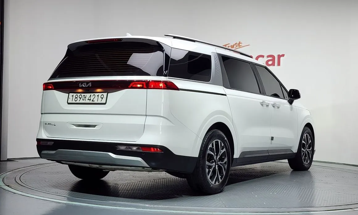 Kia Carnival — фото 4