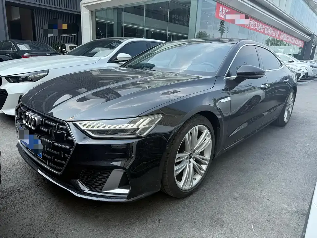 Audi A7L — фото 1