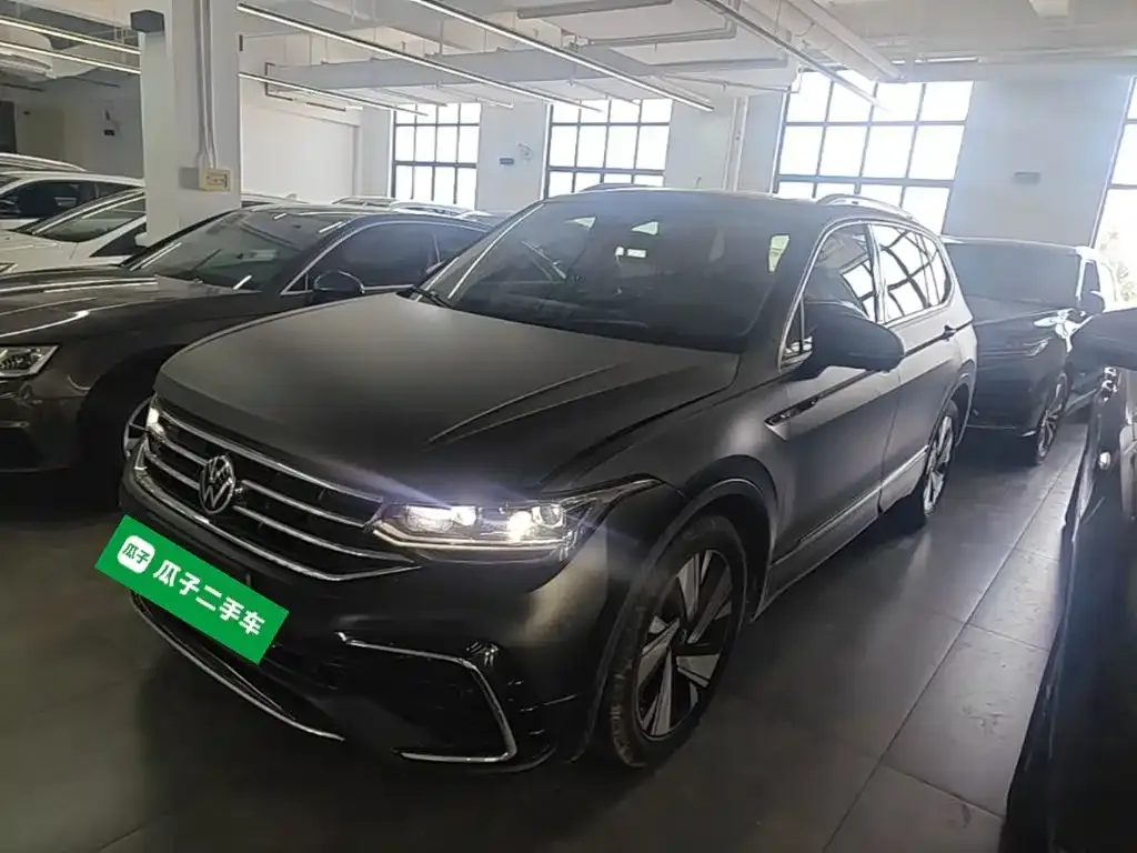 Volkswagen Tiguan L — фото 1