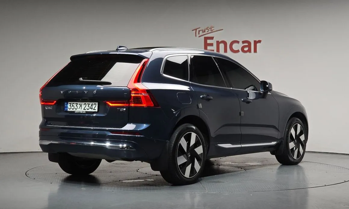 Volvo XC60 — фото 10