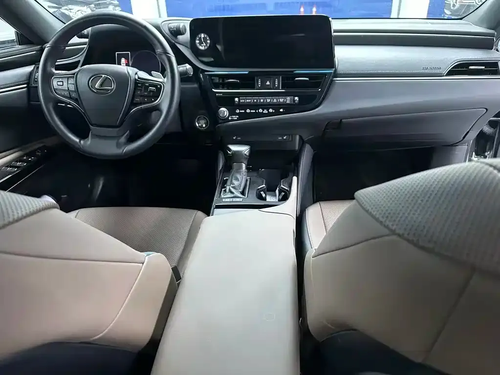 Lexus ES — фото 10