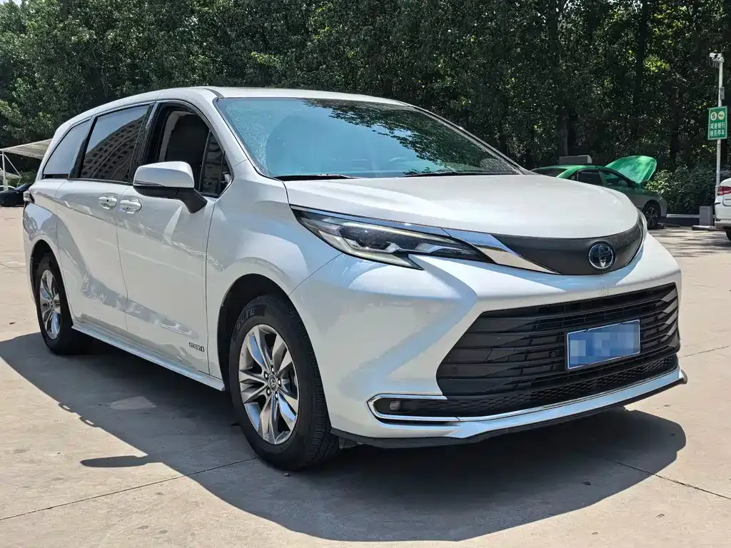 Toyota Sienna — фото 5