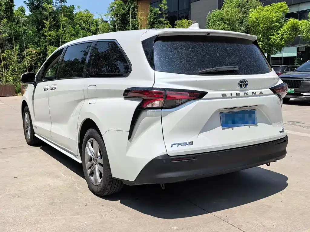 Toyota Sienna — фото 7