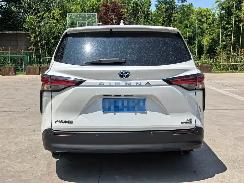 Toyota Sienna — фото 10