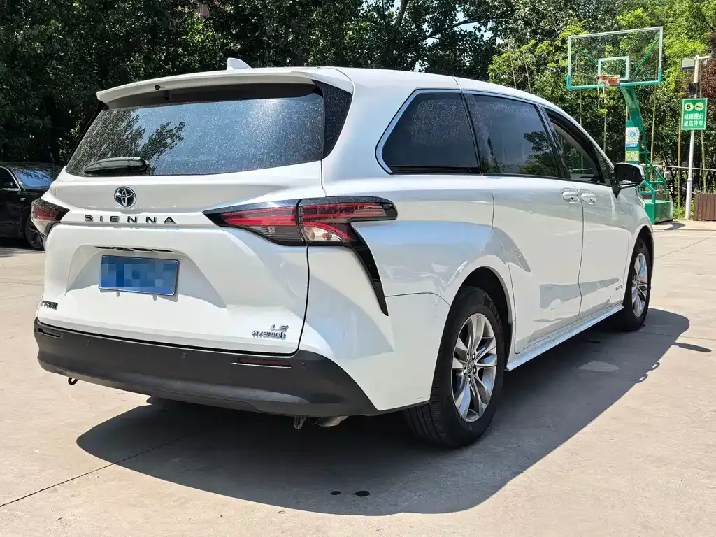Toyota Sienna — фото 6