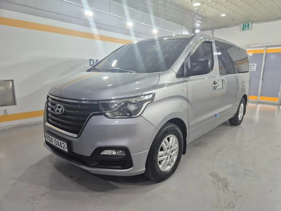 Hyundai Starex — фото 1