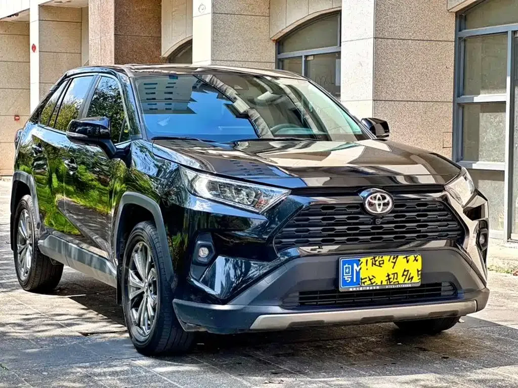 Toyota RAV4 — фото 7