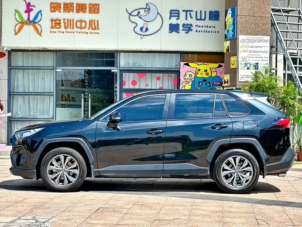 Toyota RAV4 — фото 8