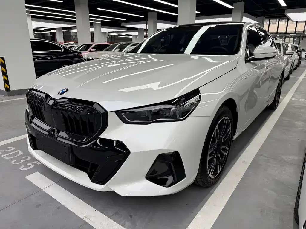 BMW 5 Series — фото 1