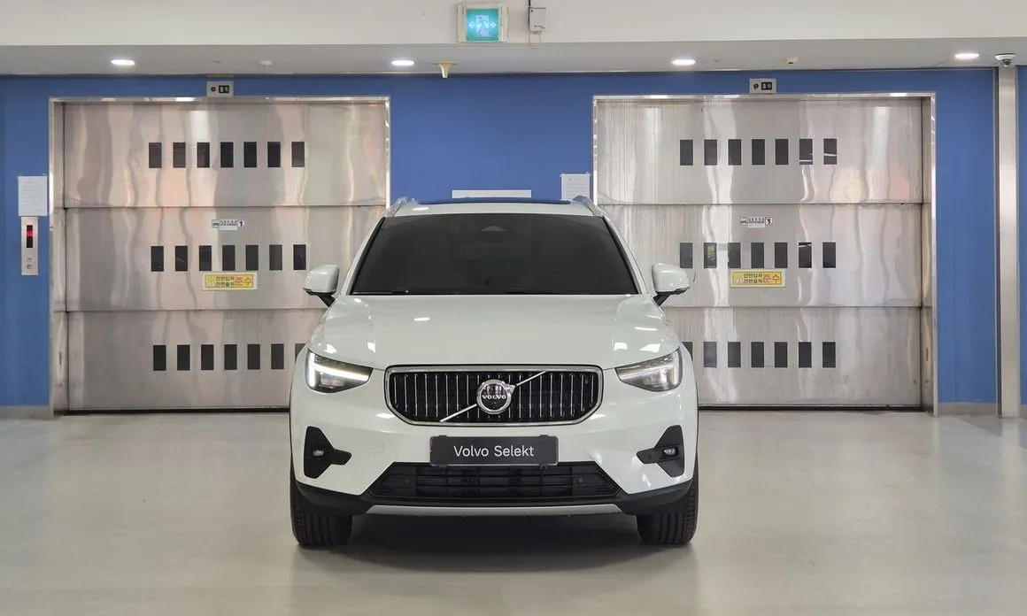 Volvo XC40 — фото 10