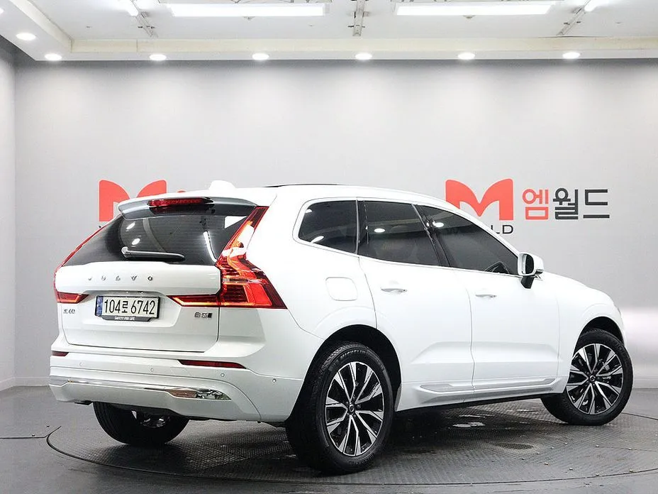 Volvo XC60 — фото 8