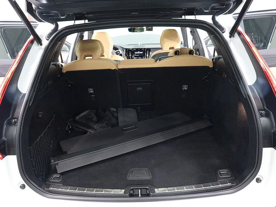 Volvo XC60 — фото 2