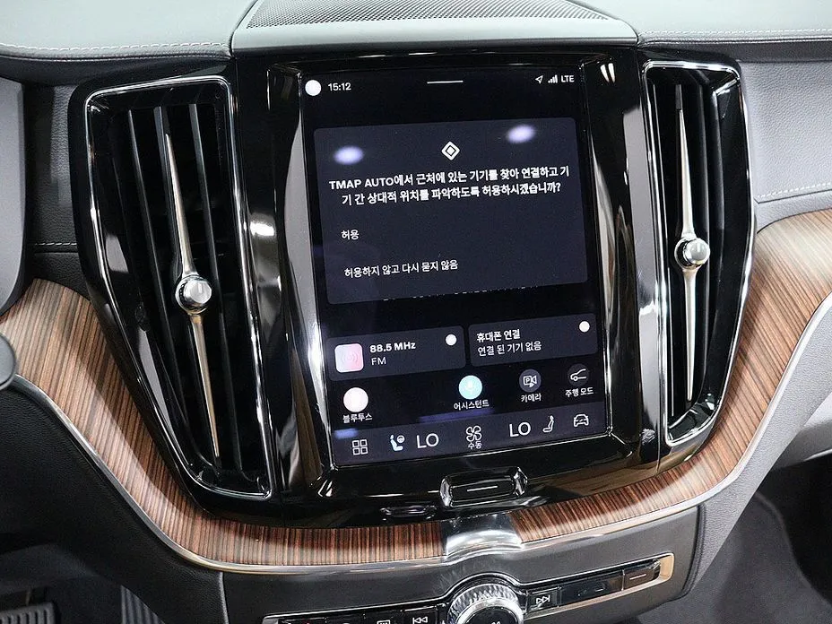 Volvo XC60 — фото 10