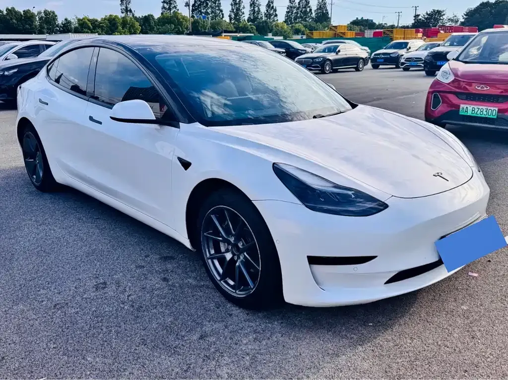 Tesla Model 3 — фото 9