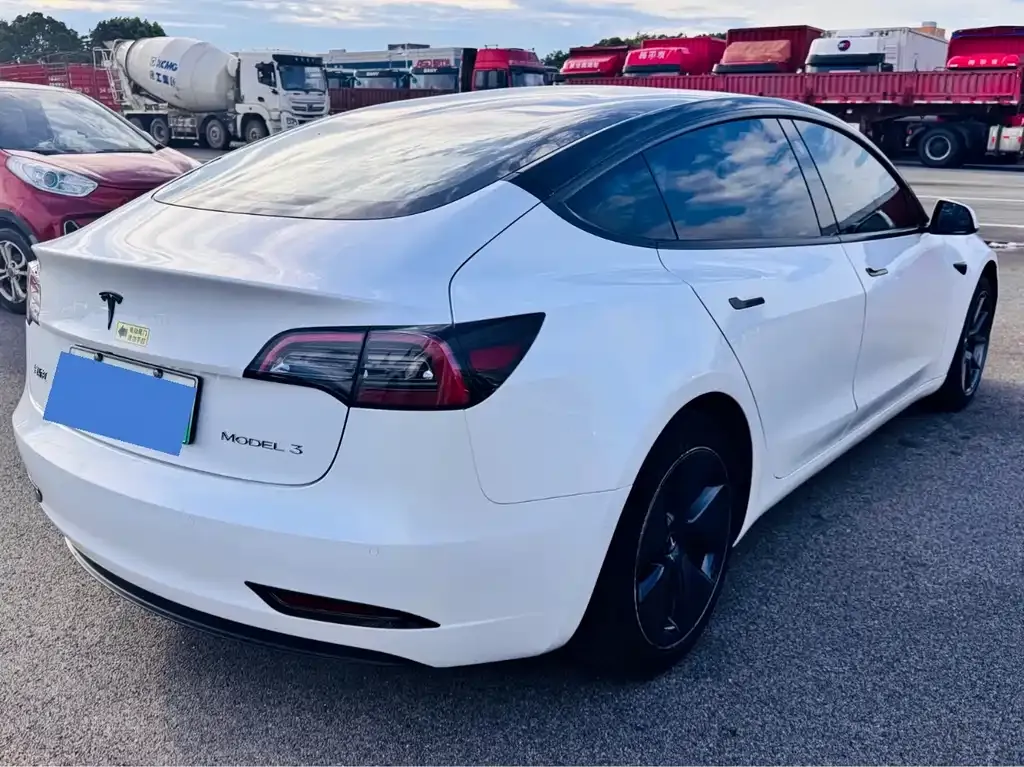 Tesla Model 3 — фото 3