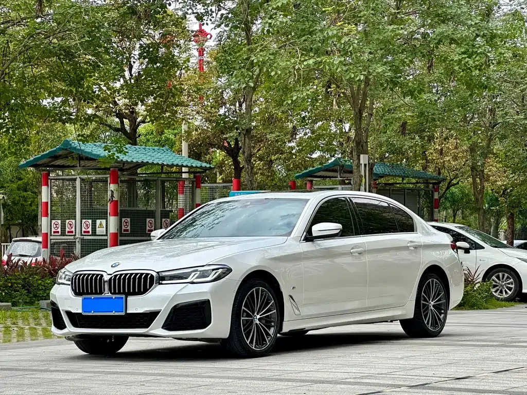 BMW 5 Series — фото 1