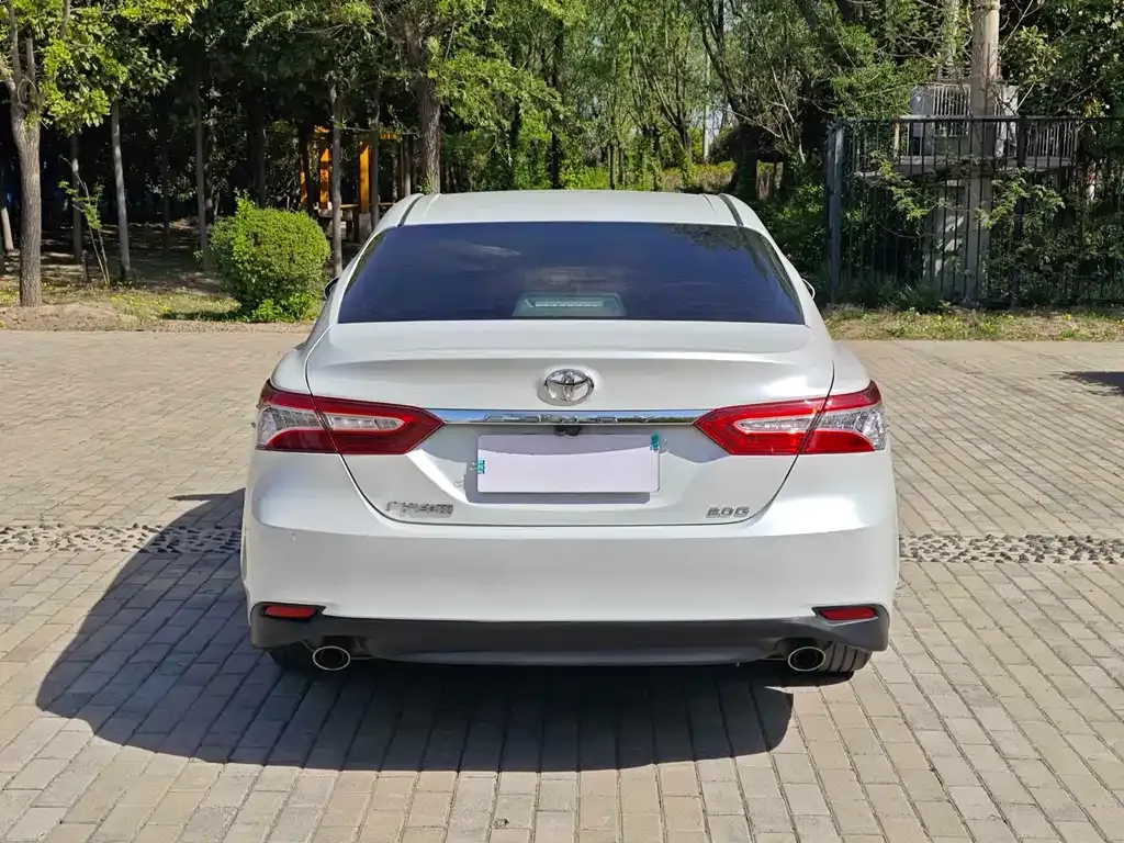 Toyota Camry — фото 4