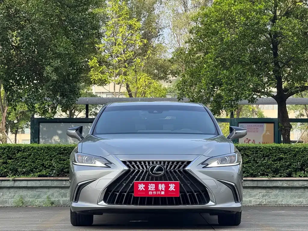 Lexus ES — фото 9
