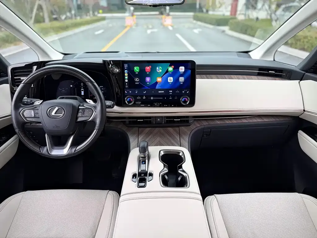 Lexus LM — фото 10