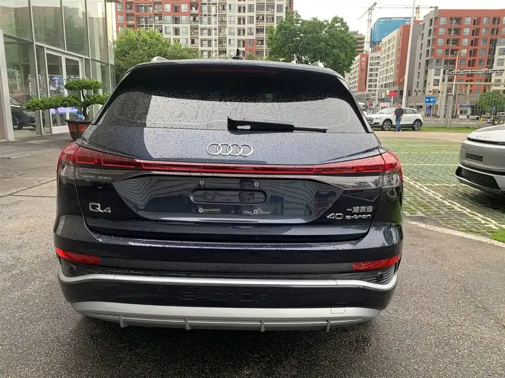 Audi Q4 e-tron — фото 10