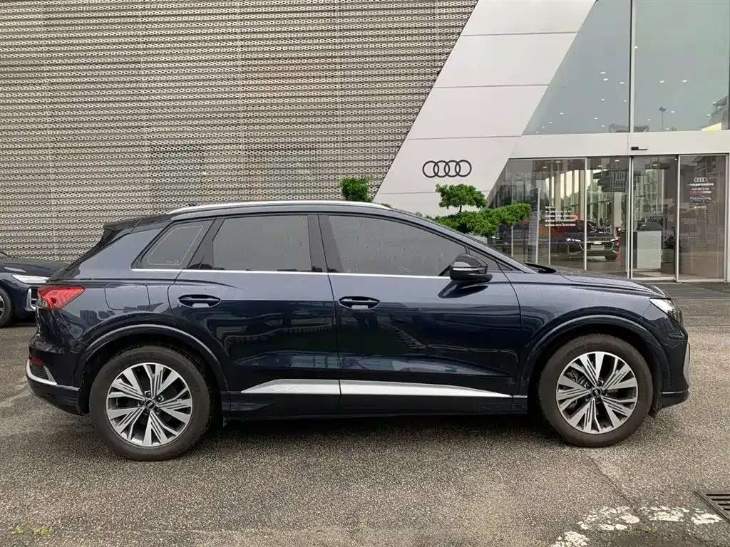 Audi Q4 e-tron — фото 9