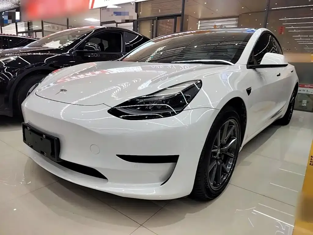 Tesla Model 3 — фото 1