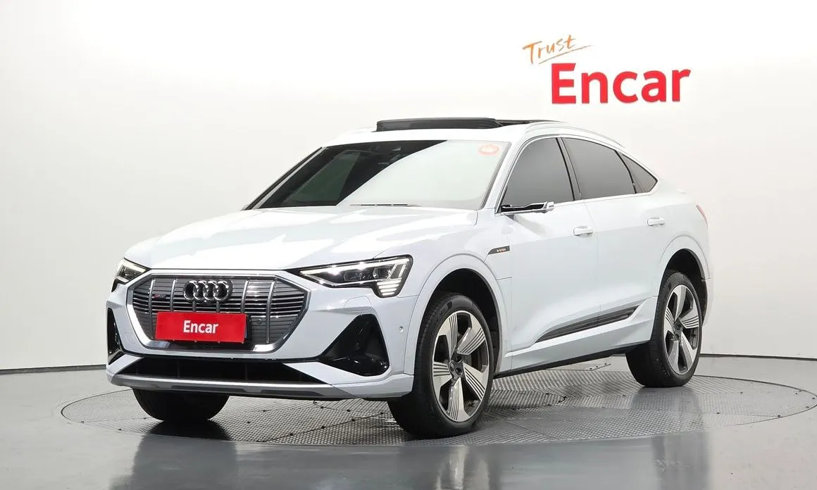 Audi e-tron — фото 1