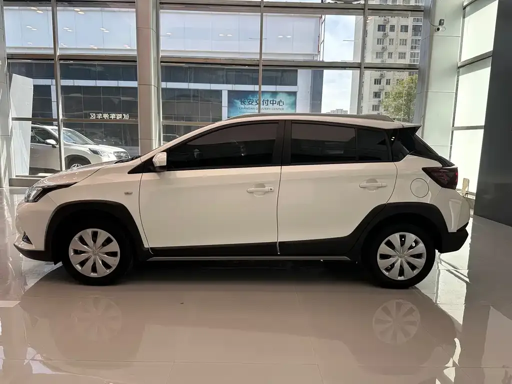 Toyota Yaris L — фото 10