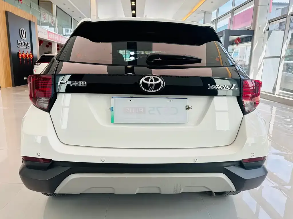 Toyota Yaris L — фото 5