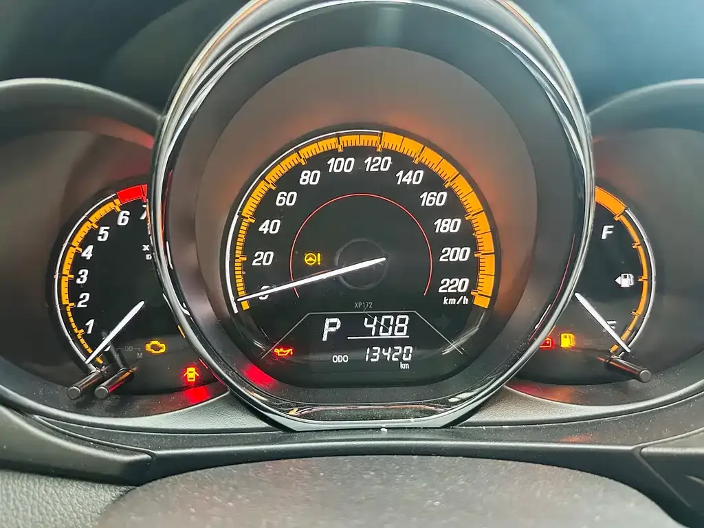 Toyota Yaris L — фото 6