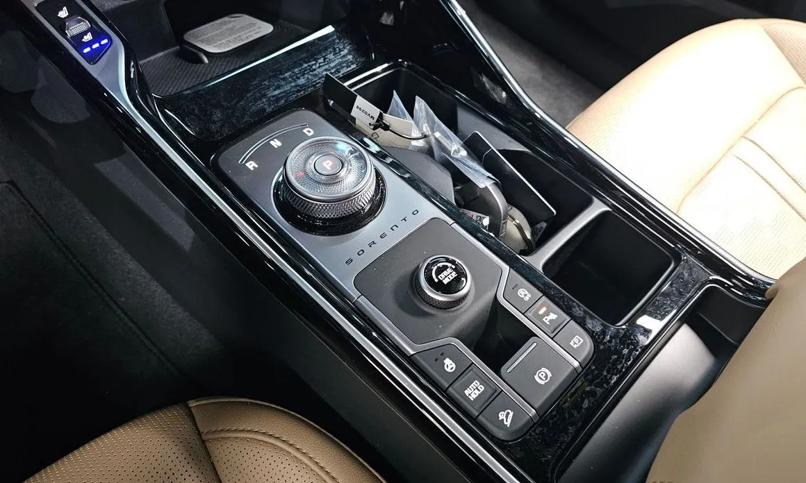Kia Sorento — фото 7