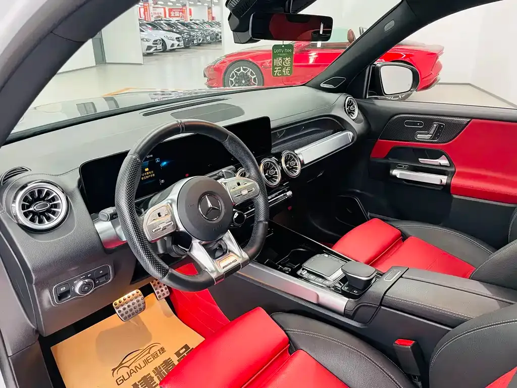 Mercedes-Benz GLB AMG — фото 9