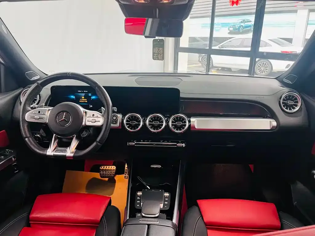 Mercedes-Benz GLB AMG — фото 2
