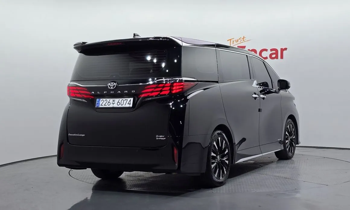 Toyota Alphard — фото 2