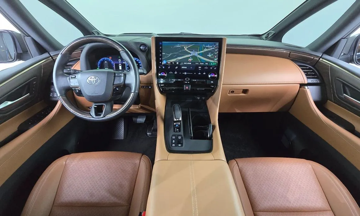 Toyota Alphard — фото 10