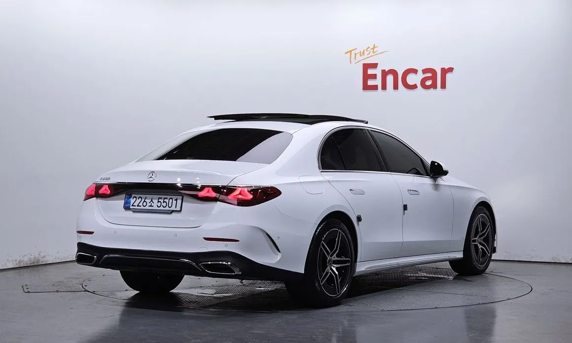 Mercedes-Benz E-Class — фото 10