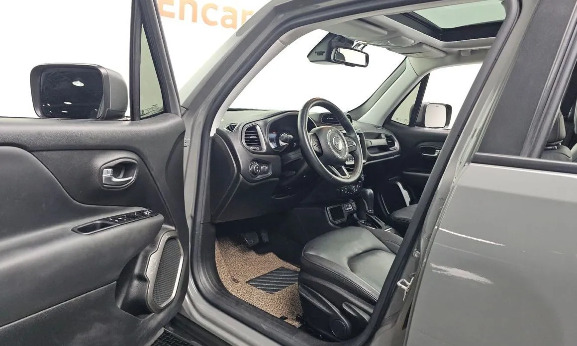 Jeep Renegade — фото 10