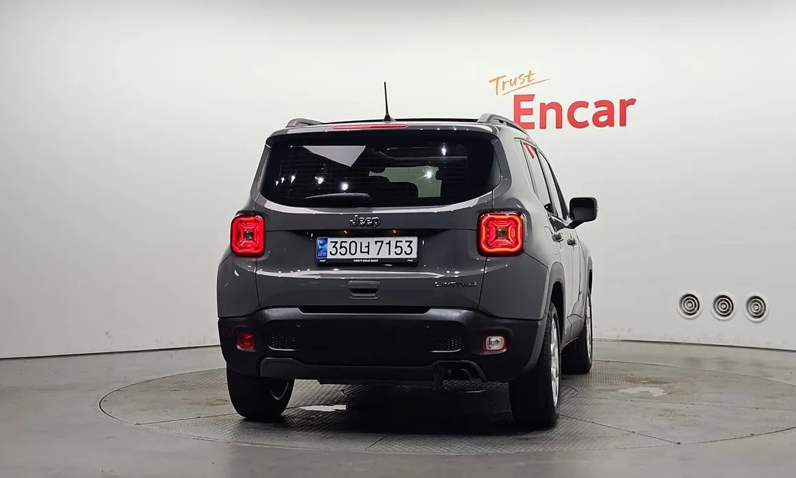 Jeep Renegade — фото 3