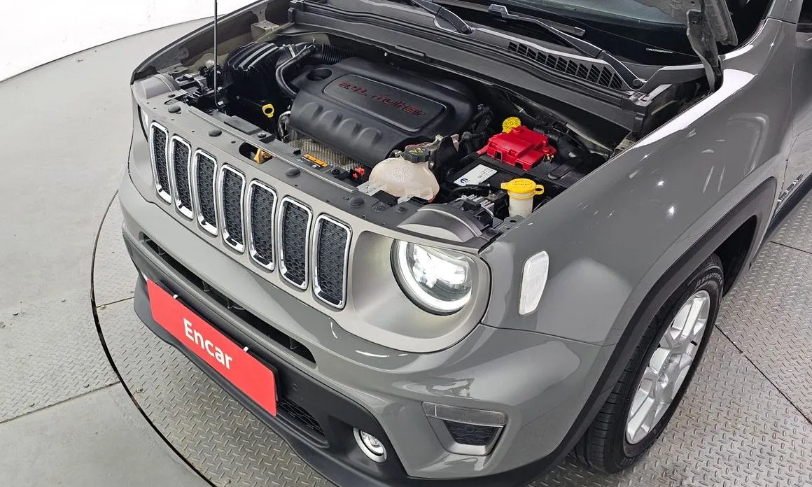 Jeep Renegade — фото 9