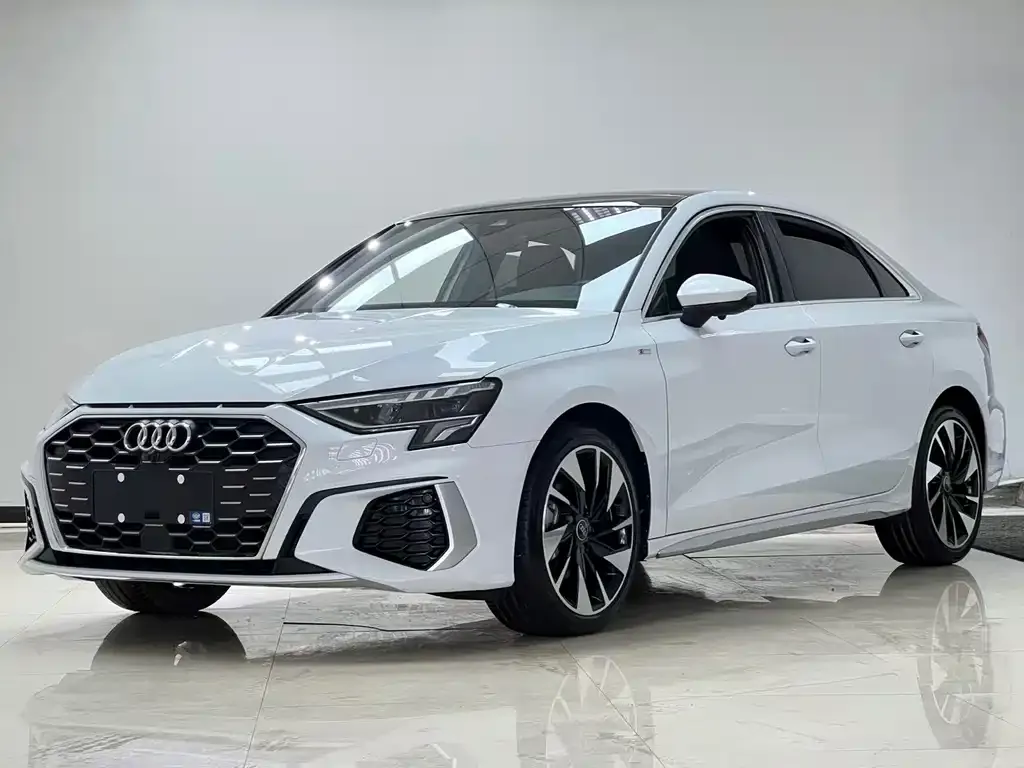Audi A3 — фото 1