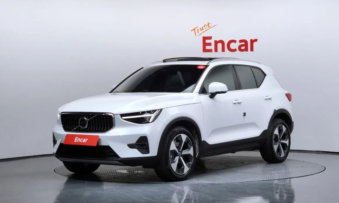 Volvo XC40 — фото 1