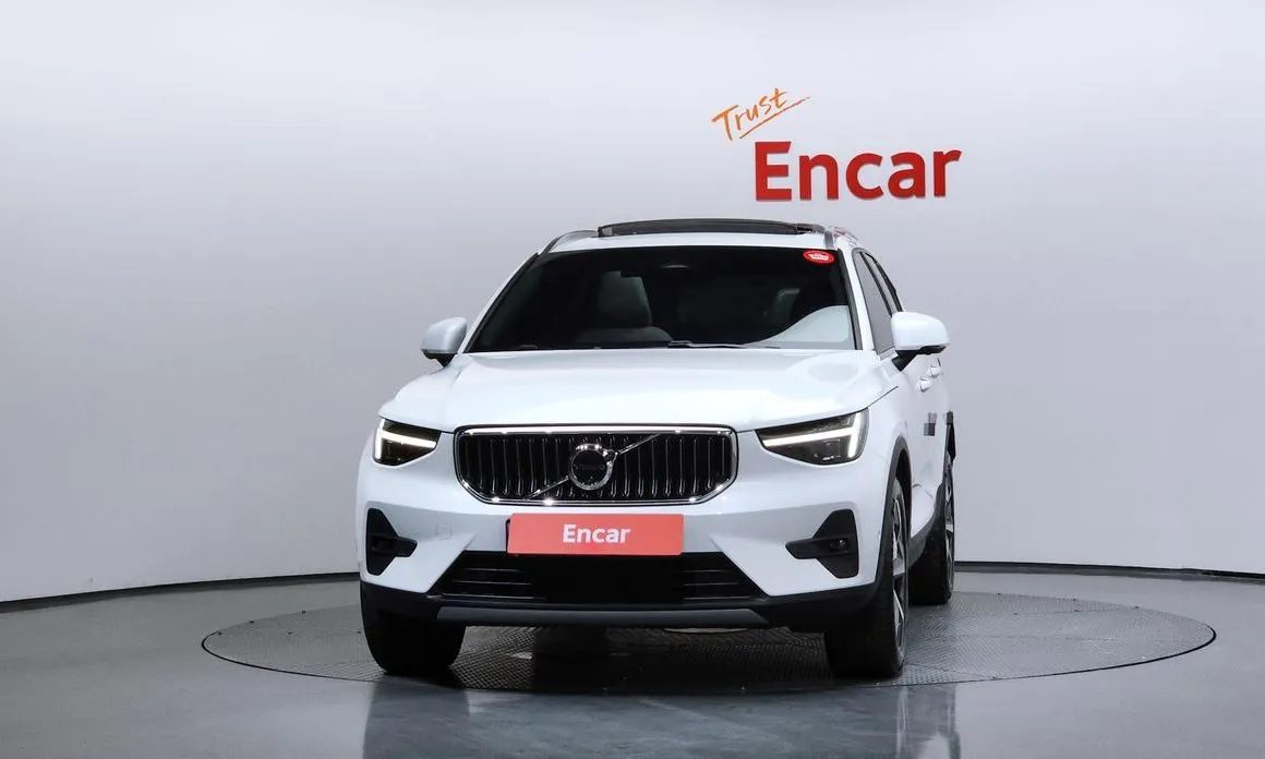 Volvo XC40 — фото 6