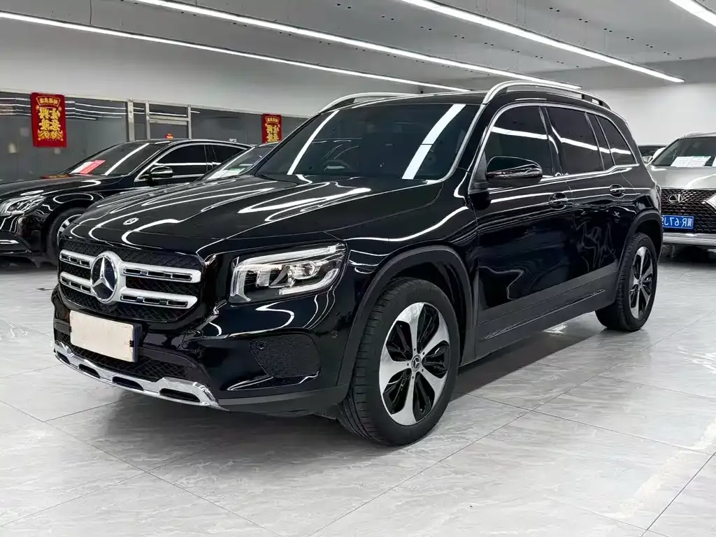 Mercedes-Benz GLB — фото 1